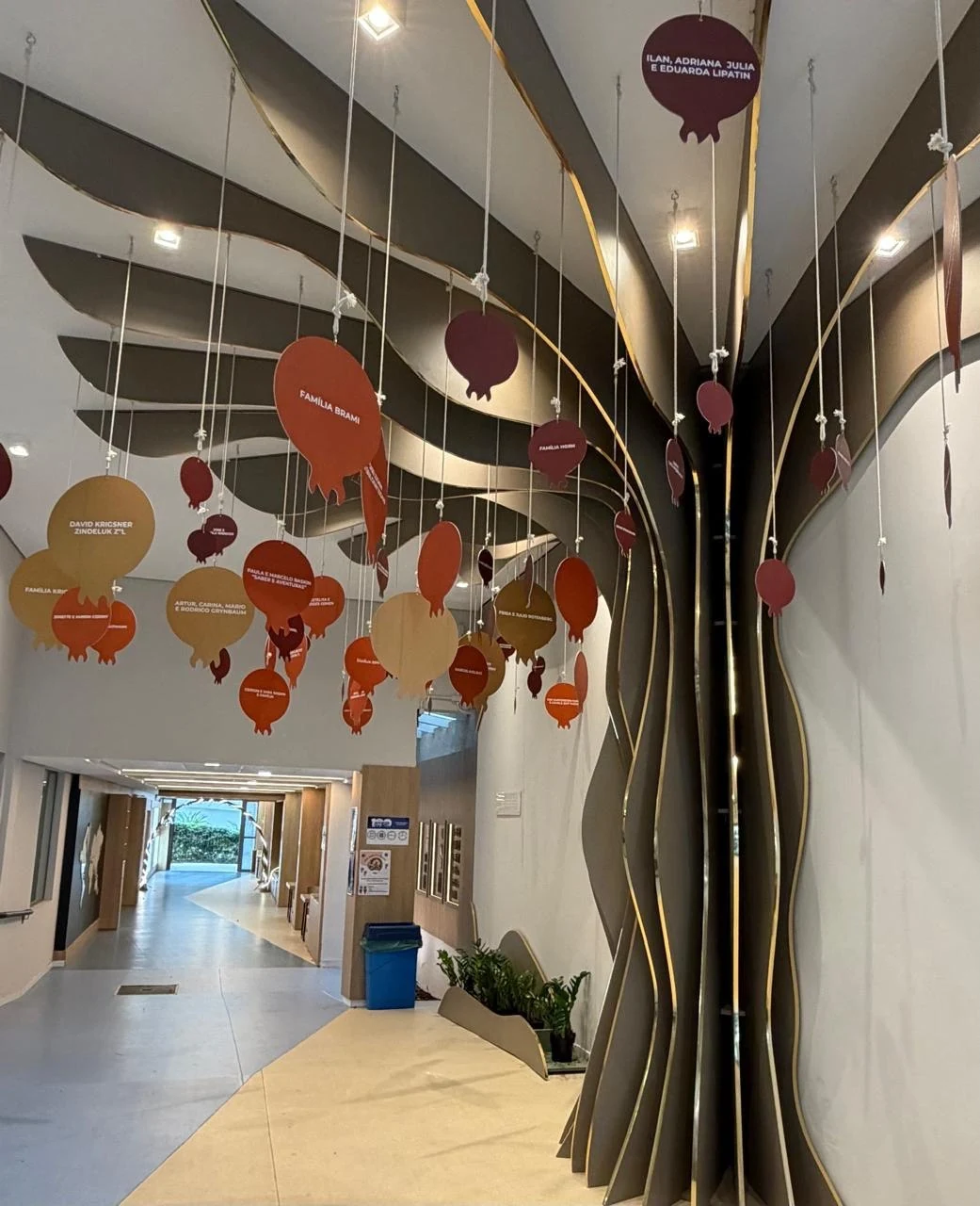 Árvore das Romãs dos Doadores na Escola Israelita